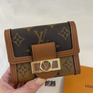 Lv M68725 Dauphine 短夾 達芙尼